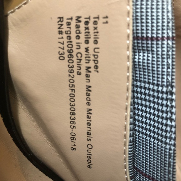 Shoes - Picture 7 of 8